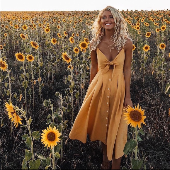 🌟Sunflower Yellow Peekaboo Bow Sundress - Picture 5 of 8